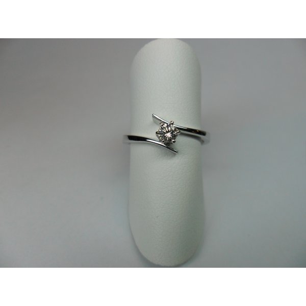 Twisted solitaire ring